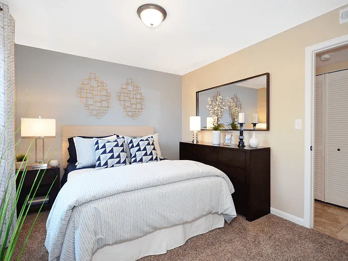 Flats at Hurstbourne — Photo 15