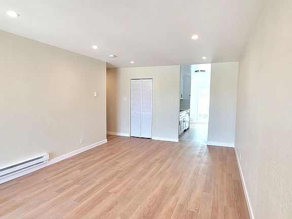 3rd image of 4130-40 Cesar Chavez #30-40