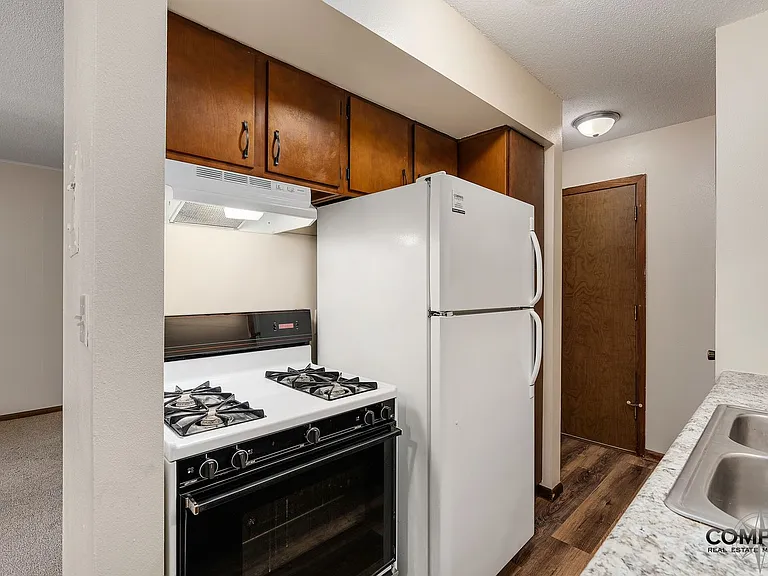 1237 S Dewey St — Photo 3