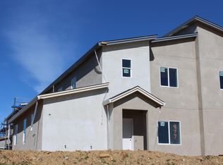 877 Congaree Ln, Redding, CA 96001