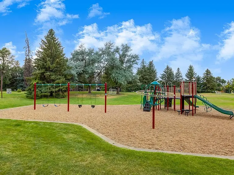 225 Upland Dr SE — Photo 24
