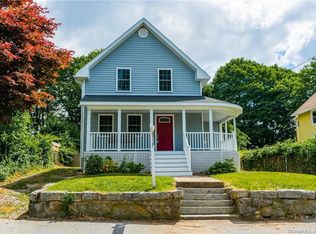 12 Clements St, Waterford, CT 06385