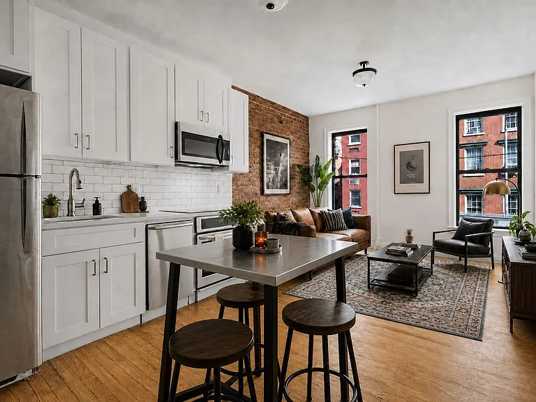 302 E 12th St #4 — Photo 3