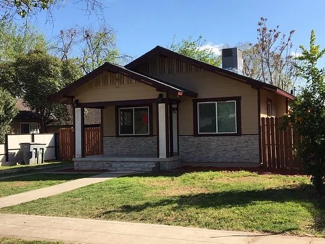 4422 E Nevada Ave photo 1