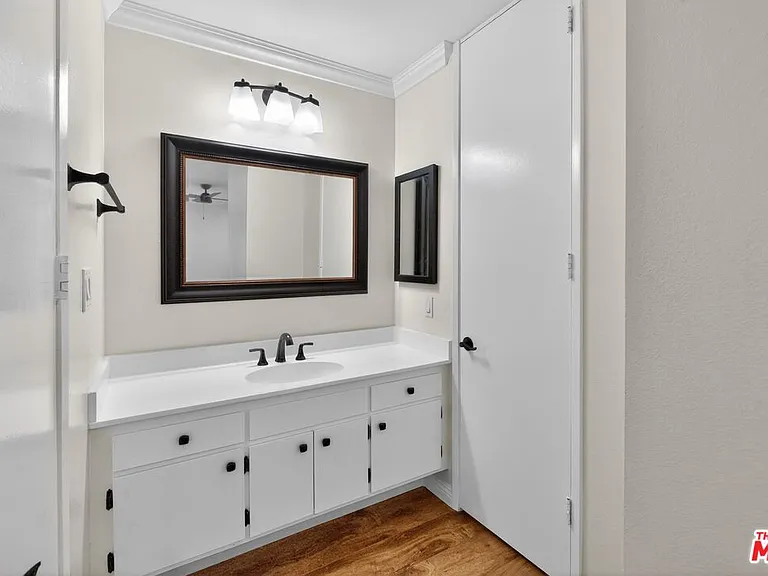 5900 Canterbury Dr #B217 — Photo 24
