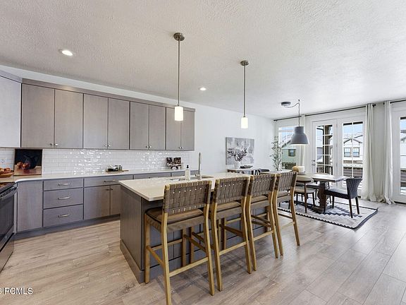 3rd image of 6097 N Brookline Rd