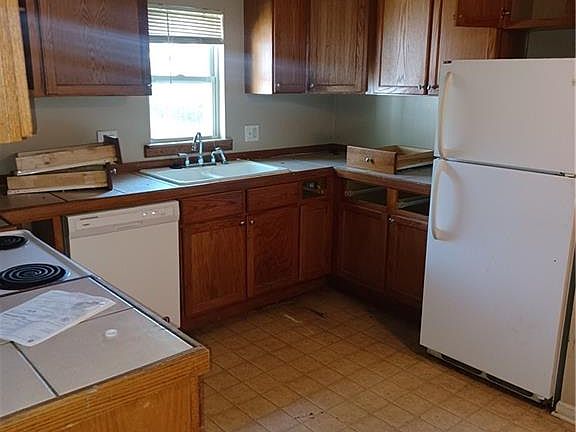 2nd image of 6138 E 139th St