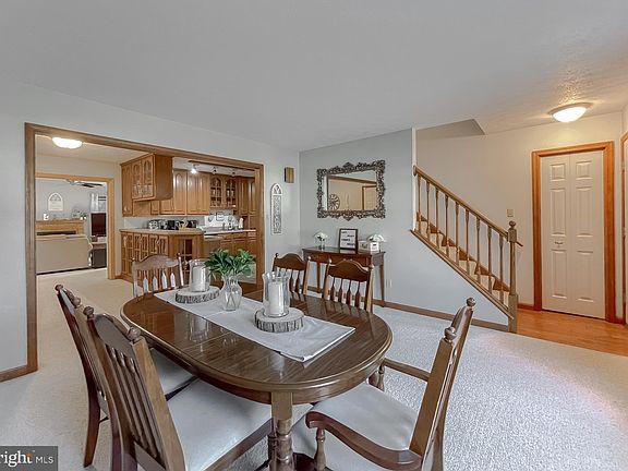 3rd image of 20898 Mauvy Moss Pl
