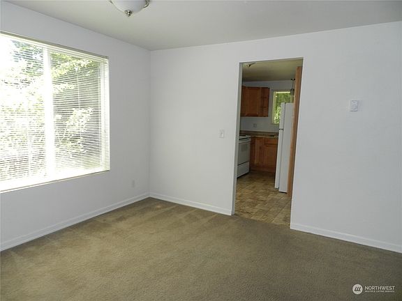 5th image of 4522 Sunset Drive W