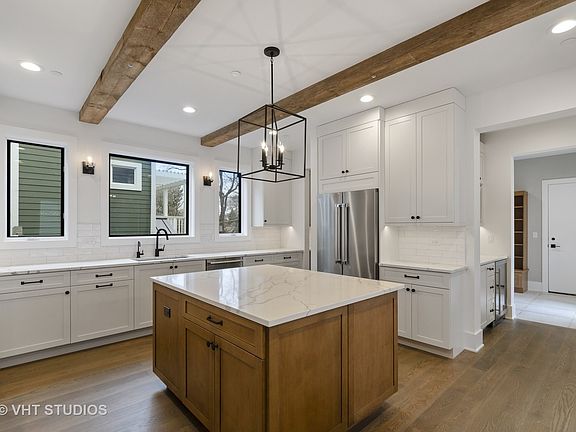 3rd image of 717 Meadow Ln