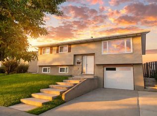 5972 W Madigan Dr NE, Calgary, AB T2A5A3
