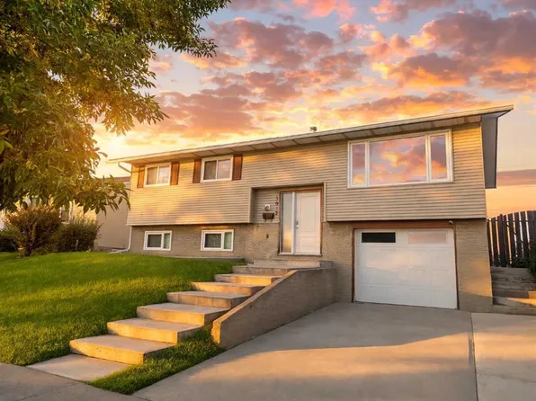 5972 W Madigan Dr NE, Calgary, AB T2A 5A3