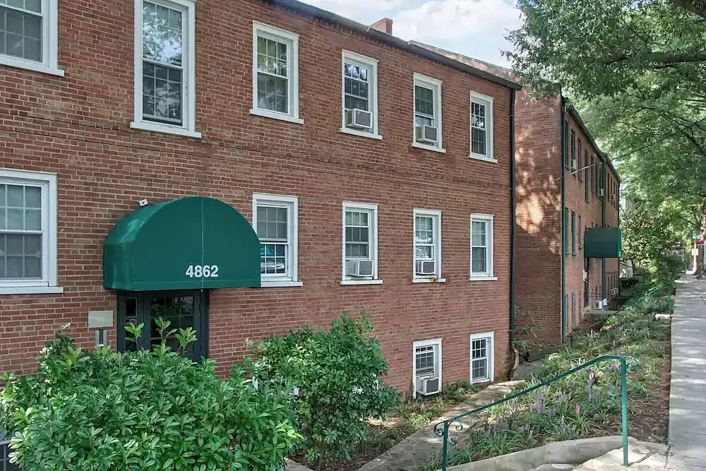 MacArthur Boulevard Apartments — Photo 1