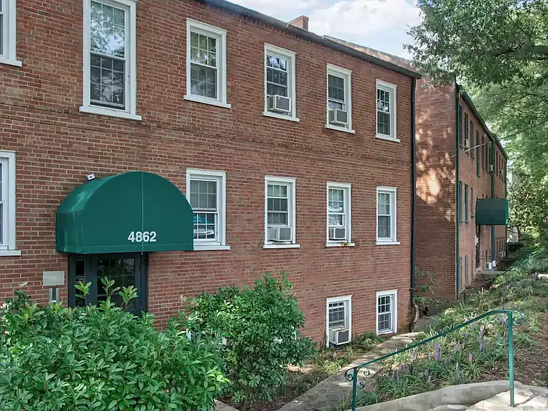 MacArthur Boulevard Apartments — Photo 1