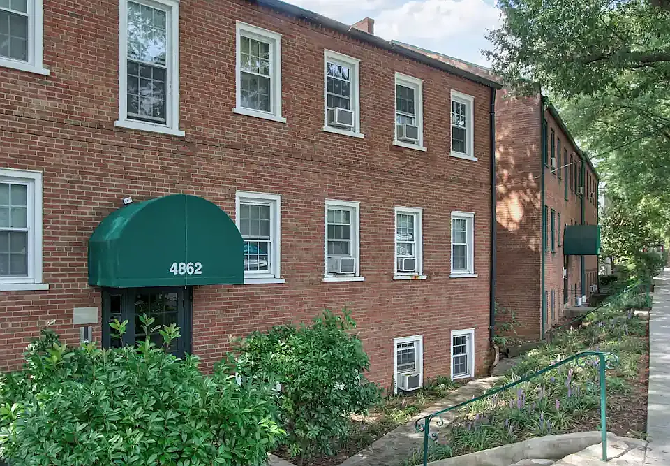 MacArthur Boulevard Apartments