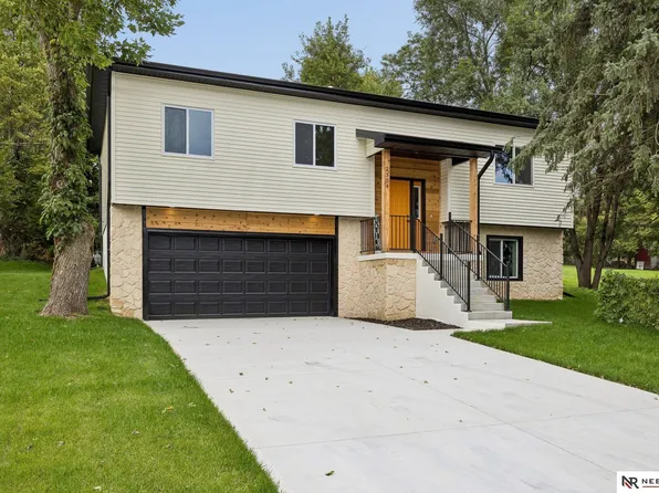 2304 S 7th St, Omaha, NE 68108