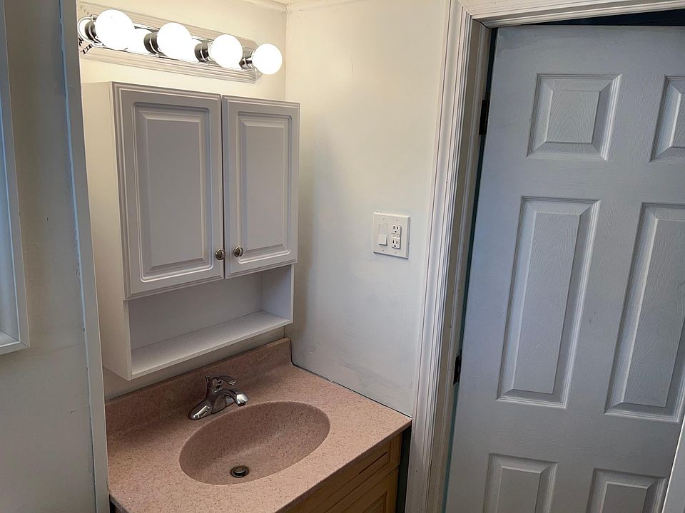1st image of 130 W 6th St
