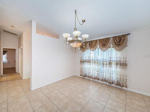 4th image of 1581 Cumberland Ct E