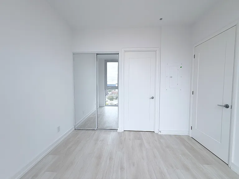75 James St S #2001 — Photo 13