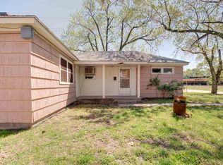 626 E 9th St, Newton, KS 67114
