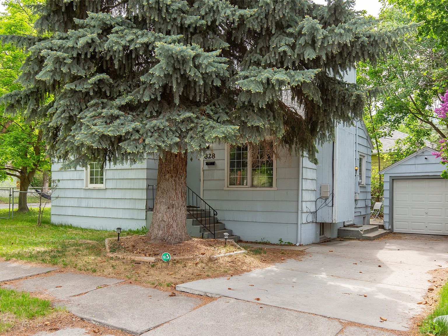 828 Monroe St, Missoula, MT 59802 | Zillow