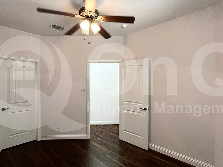 2209 Kirby St — Photo 12