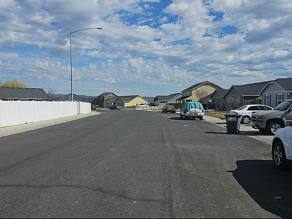 5th image of 2000 4th Ave SW