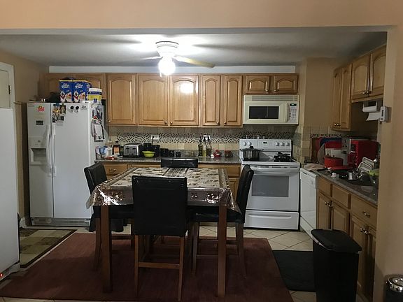 3rd image of 6852 W 111th Pl APT 1A