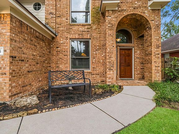 3rd image of 166 S Hollylaurel Cir