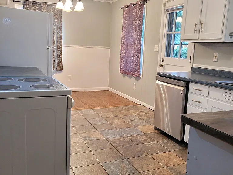 111 Mayor Ave — Photo 9