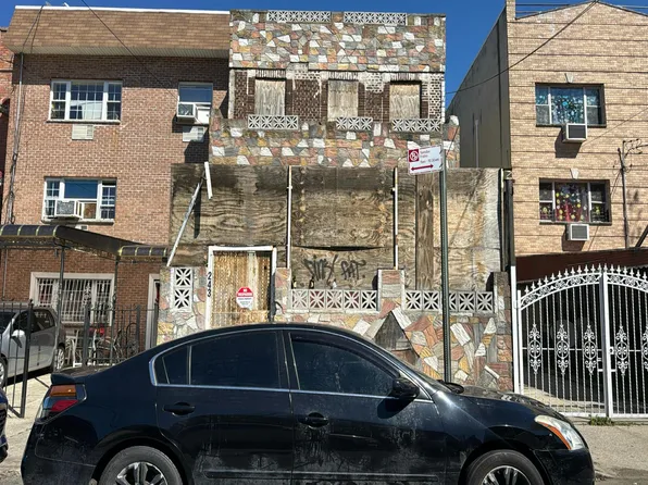 243 Amboy St, Brooklyn, NY 11212
