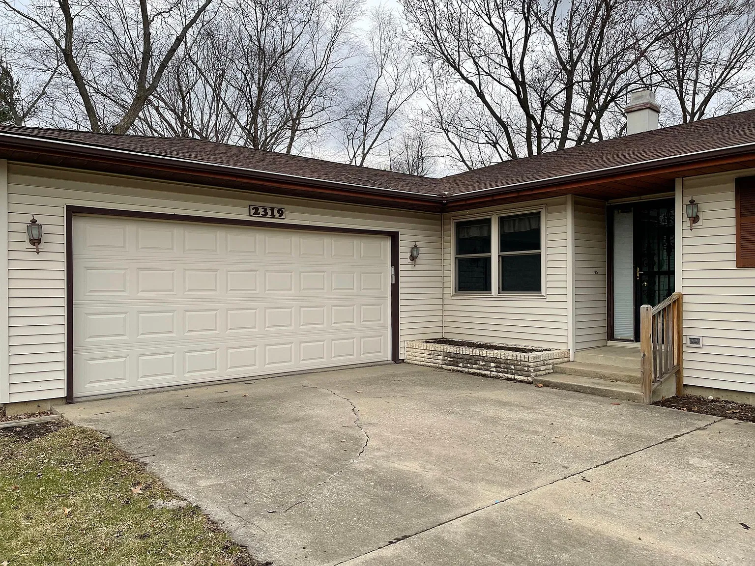 2319 Butternut Ct — Photo 2