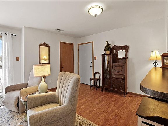 5th image of 9512 Keilman St APT 1N