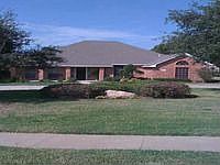 1st image of 201 Colonial Cir