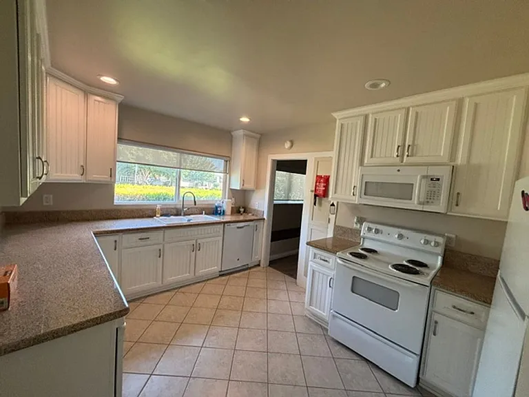 603 Garrett St — Photo 3