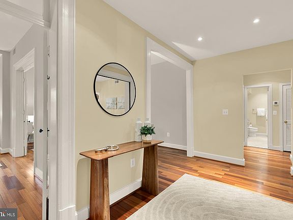 4th image of 1915 Calvert St NW APT 301