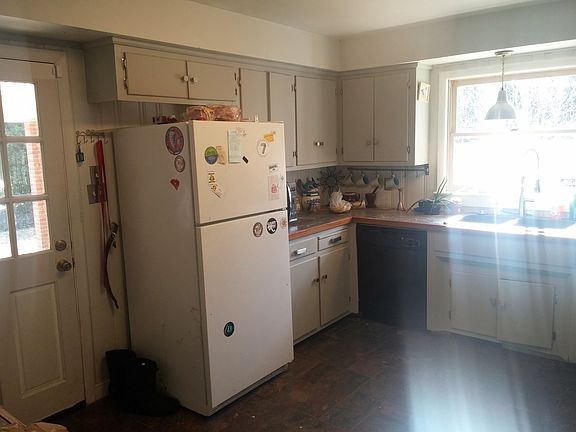 3rd image of 135 Bellwood Ln