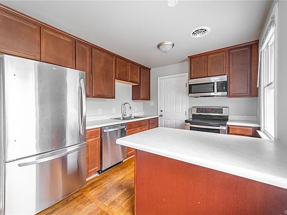 5th image of 111 S Elm Ave