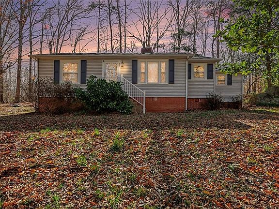 2nd image of 952 Andrew Hunter Rd