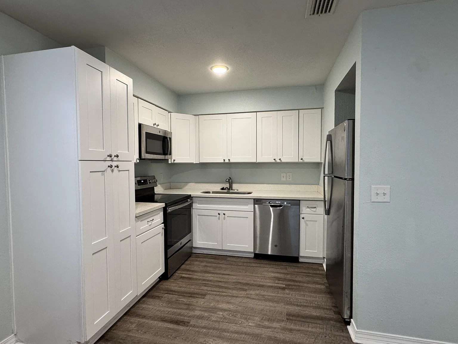 Berthe Ave 723 Unit #11 - 220 — Photo 4