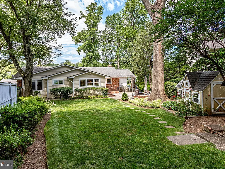 4894 Williamsburg Blvd — Photo 48