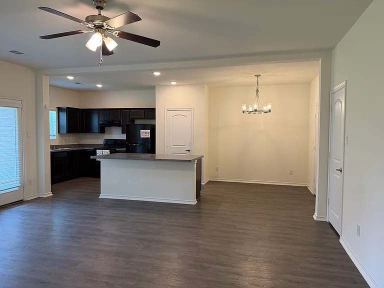 2237 Diamond Dr — Photo 7