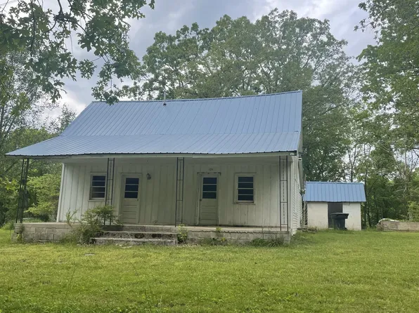 109 Grosch Ln, Tullahoma, TN 37388