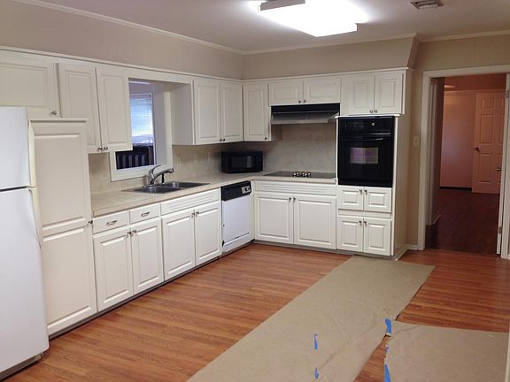 3rd image of 705 Saint Thomas St