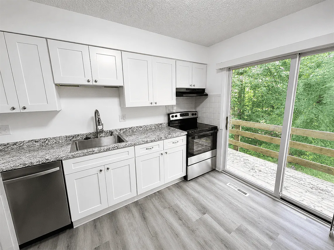 3 bed, 1.5 bath, 921 sqft, $1,195 — Photo 4