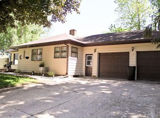 106 2nd St NW, State Center, IA 50247