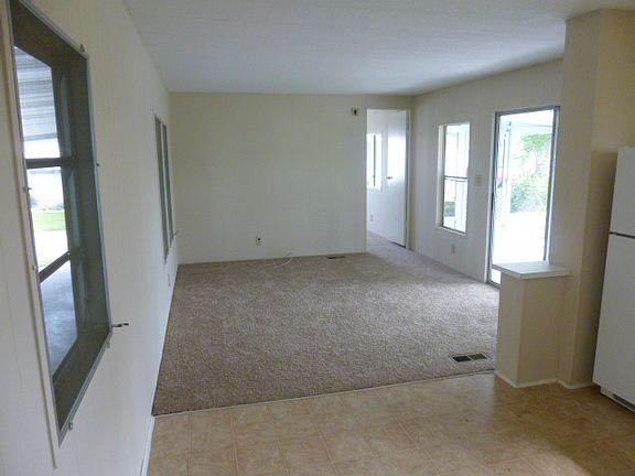 5th image of 409 Union St