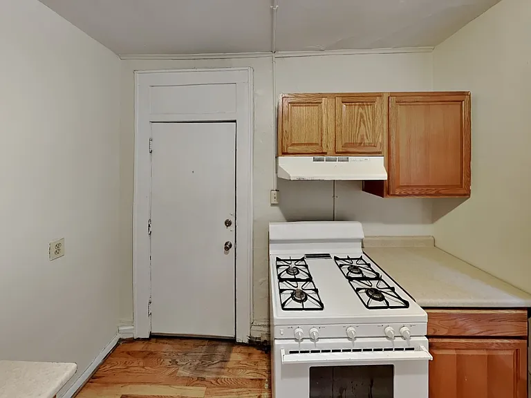 1712 Summit St #D — Photo 14