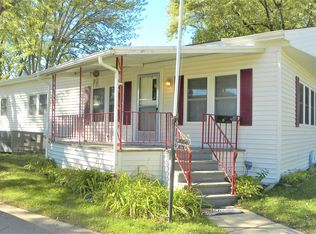 1096 Bayside Rd, Elgin, IL 60123