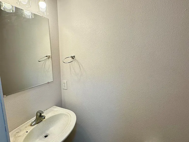 1910 Plum Falls Ln — Photo 16